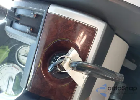 2010 Chrysler Town & Country Touring Plus z USA, uszkodzony, nr VIN 2A4RR8DX3AR368208